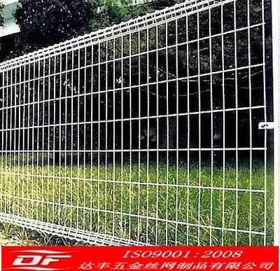 雙圈護(hù)欄網(wǎng) 現(xiàn)代安全防護(hù)的堅(jiān)固屏障
